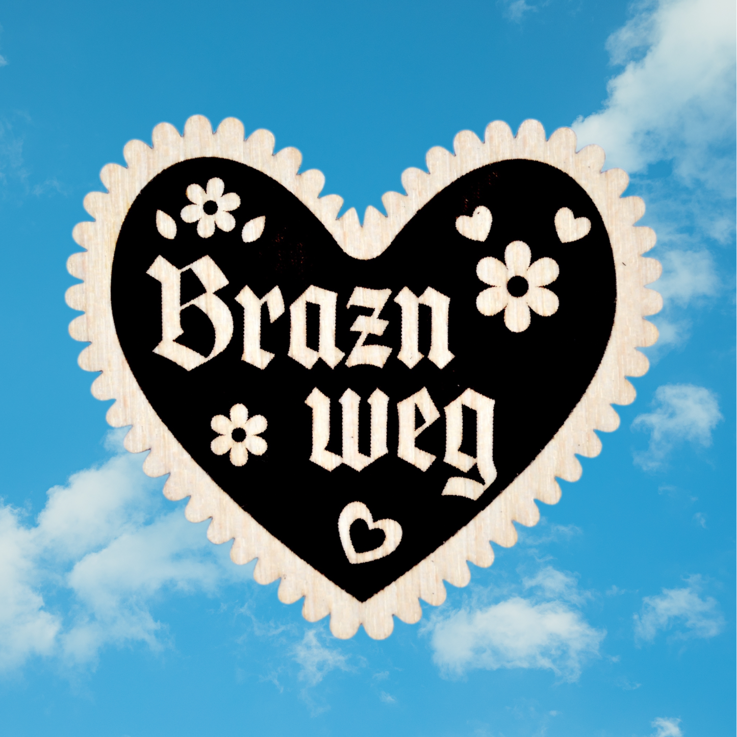 Trachten-Pin Herz "Brazn weg" Holz-Ahorn